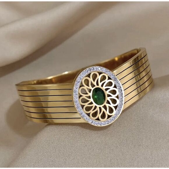 Boutique Jewelry - 💛Elegant 10k GP Stainless Steele Flower Motif Hinged Bangle Bracelet